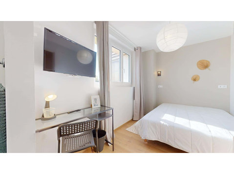 Chambre 2 - Nuzilly - Appartements