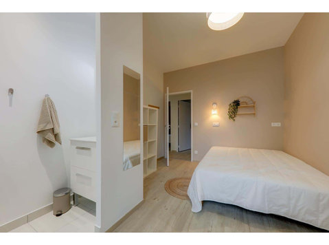 Chambre 3 - IVRY - Appartements