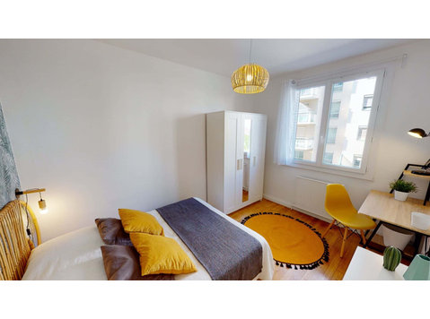 Chambre dans le 220 Grande rue de la Guillotière - 	
Lägenheter