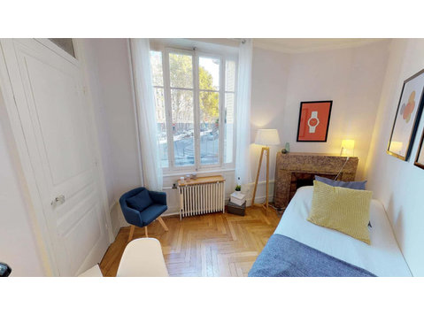 Chambre dans le 76 boulevard des belges - Appartements