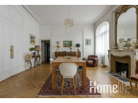 In English: "Sublime apartment in the heart of Croix Rousse" - 아파트