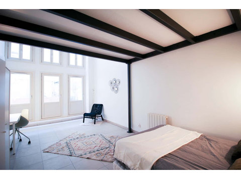 Large and bright bedroom  21m² - Lejligheder