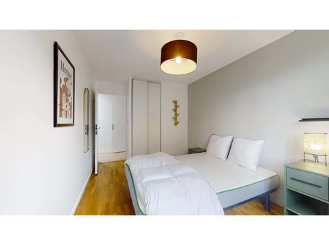 Lyon Jean 23 - Private Room (1) - Apartments