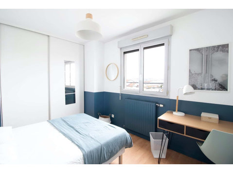 Room of 11 m² fully furnished - Apartamentos