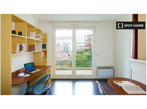 Studio apartment for rent in Lyon - شقق