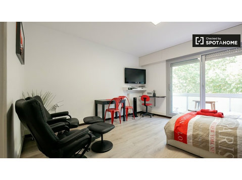 Stylish studio apartment for rent in La Guillotière, Lyon - Lejligheder
