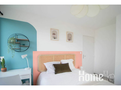 Kleurrijke kamer van 11 m² in Villeurbanne - LYO48 - Woning delen
