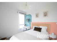 11 m² colourful bedroom in Villeurbanne - LYO48 - Camere de inchiriat
