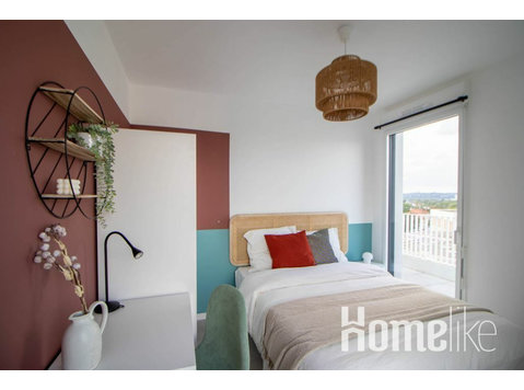 Mooie kamer van 10 m² met terras nabij Lyon - LYO50 - Woning delen