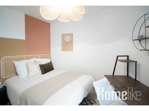 Intimate 10 m² bedroom to rent near Lyon - LYO28 - Συγκατοίκηση