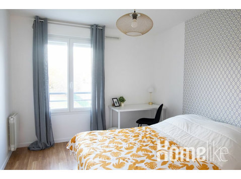 Chambre spacieuse et lumineuse – 13m² - LY013 - Collocation