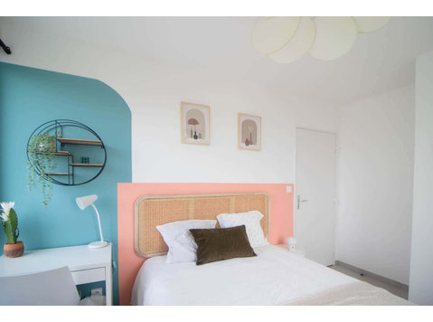 11 m² colourful bedroom in Villeurbanne - Apartamentos