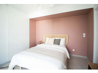 Amazing bedroom of 14 m² with terrace near Lyon - Apartamentos
