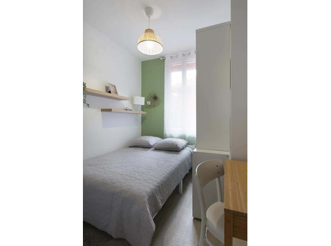 Chambre 4 - FRANCOIS GILLET - Apartments