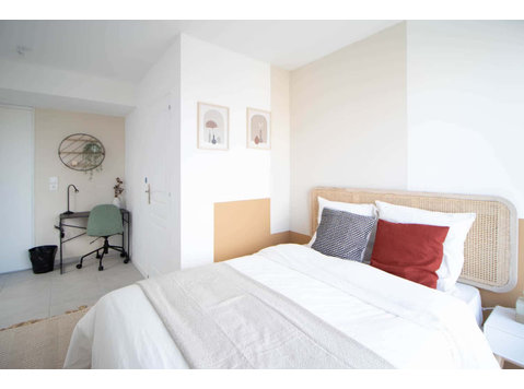 Charming 14 m² bedroom for rent in Villeurbanne - Lejligheder