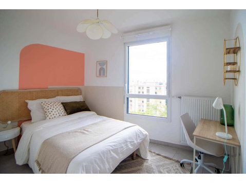 Charming room of 10 m² to rent near Lyon - Apartments