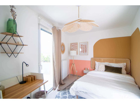 Delicate 12 m² room to rent in Villeurbanne - Apartamentos