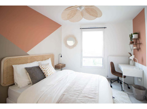 Elegant 12 m² bedroom near Lyon - Asunnot