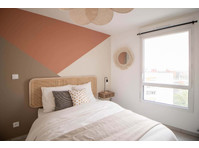 Elegant 12 m² bedroom near Lyon - อพาร์ตเม้นท์