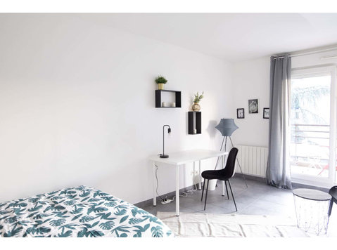 Large bright room  18m² - Appartements