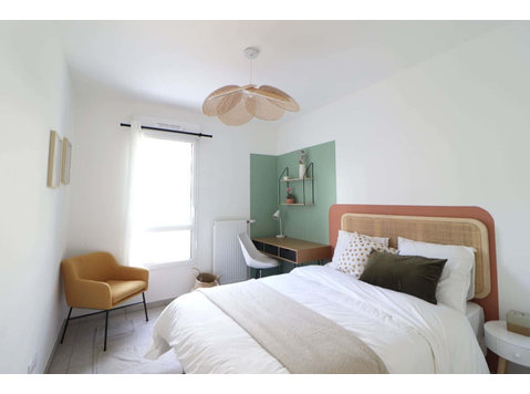 Nice 11 m² bedroom for rent near Lyon - Станови