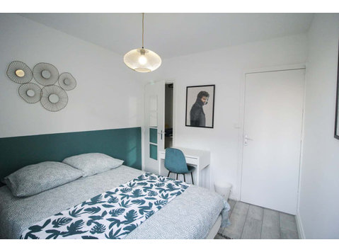 Pleasant room with dressing – 11m² - Wohnungen