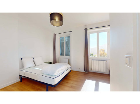 Villeurbanne Convention - Private Room (5) - Apartments