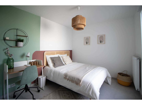 Warm bedroom of 12 m² to rent in Villeurbanne - Διαμερίσματα