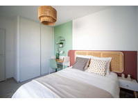 Warm bedroom of 12 m² to rent in Villeurbanne - อพาร์ตเม้นท์