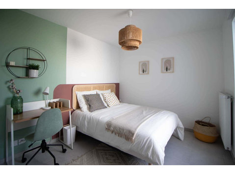 Warm bedroom of 12 m² to rent in Villeurbanne - Appartamenti