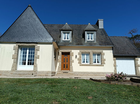 BRETAGNE, Huelgoat, belle maison néo-bretonne 125 m2, - Maisons
