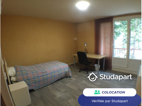 3 chambre(s) libre(s) dans une colocation de 1 chambres… - À louer