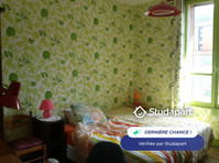a louer chambre meublée (20m2) avec salle de bains , tv HD… - Kiadó