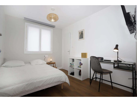 Chambre 1 - LANGUEDOC CE - Appartements