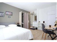 Chambre 2 - COLOMBIER - Appartements