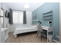Chambre 3 - ETATS GENERAUX - Apartments