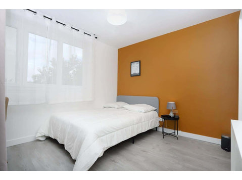 Chambre 3 - SQUARE D'ANJOU - 	
Lägenheter