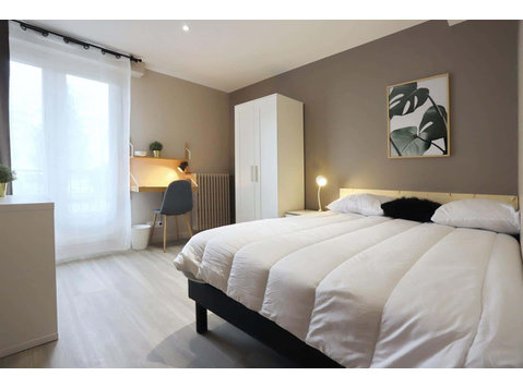 Chambre 4 - CHATEAUGIRON - Apartments