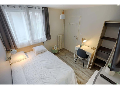 Chambre 4 - MONTAIGNE - Apartments