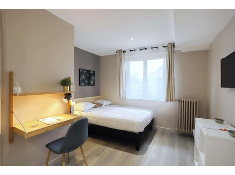 Chambre 5 - CHATEAUGIRON - Apartments