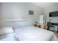 Chambre 5 - EMILE BERNARD - Apartments