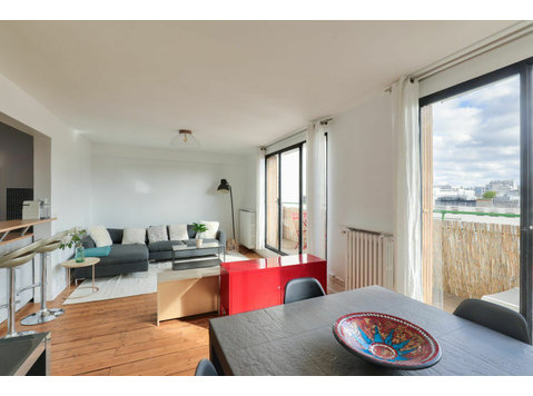 Charming apartment on top floor of a modern building,… - Vuokralle