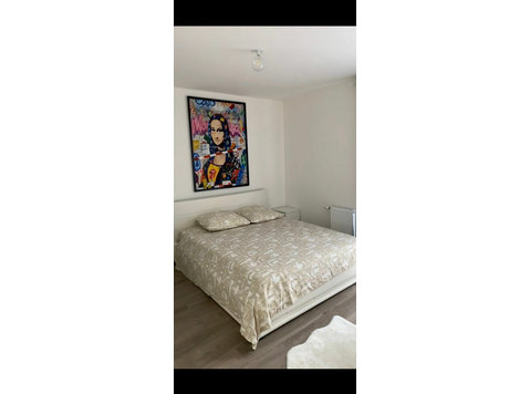 Perfect & quiet suite in nice area - For Rent
