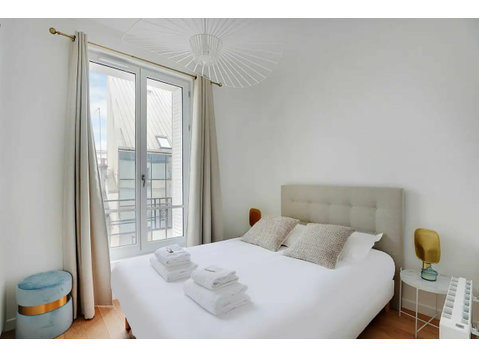 Welcome to our bright, modern 3-room flat in Boulogne… - Aluguel