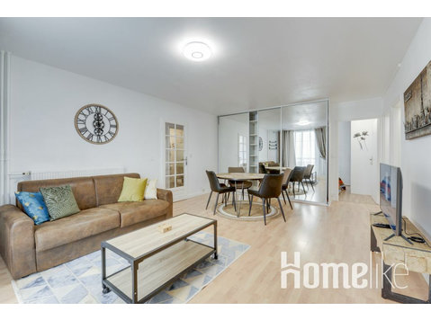 Chic and spacious apartment with parking - דירות