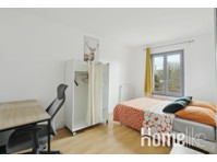 Spacious budget apartment with terrace - Asunnot