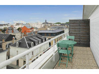 Tours Léonard De Vinci - Spacious studio with balcony - For Rent