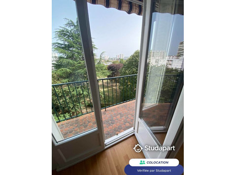 L'appartement est entièrement équipé :
- Cuisine équipée… - À louer