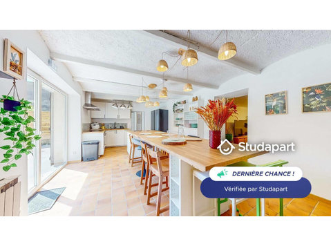 UN APPARTEMENT PRIVE, complètement équipé et aménagé avec… - À louer