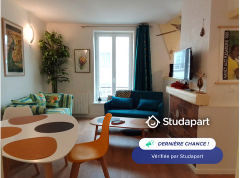 Voir dans les visuels, les aires et tarifs de stationnement… - 	
Uthyres